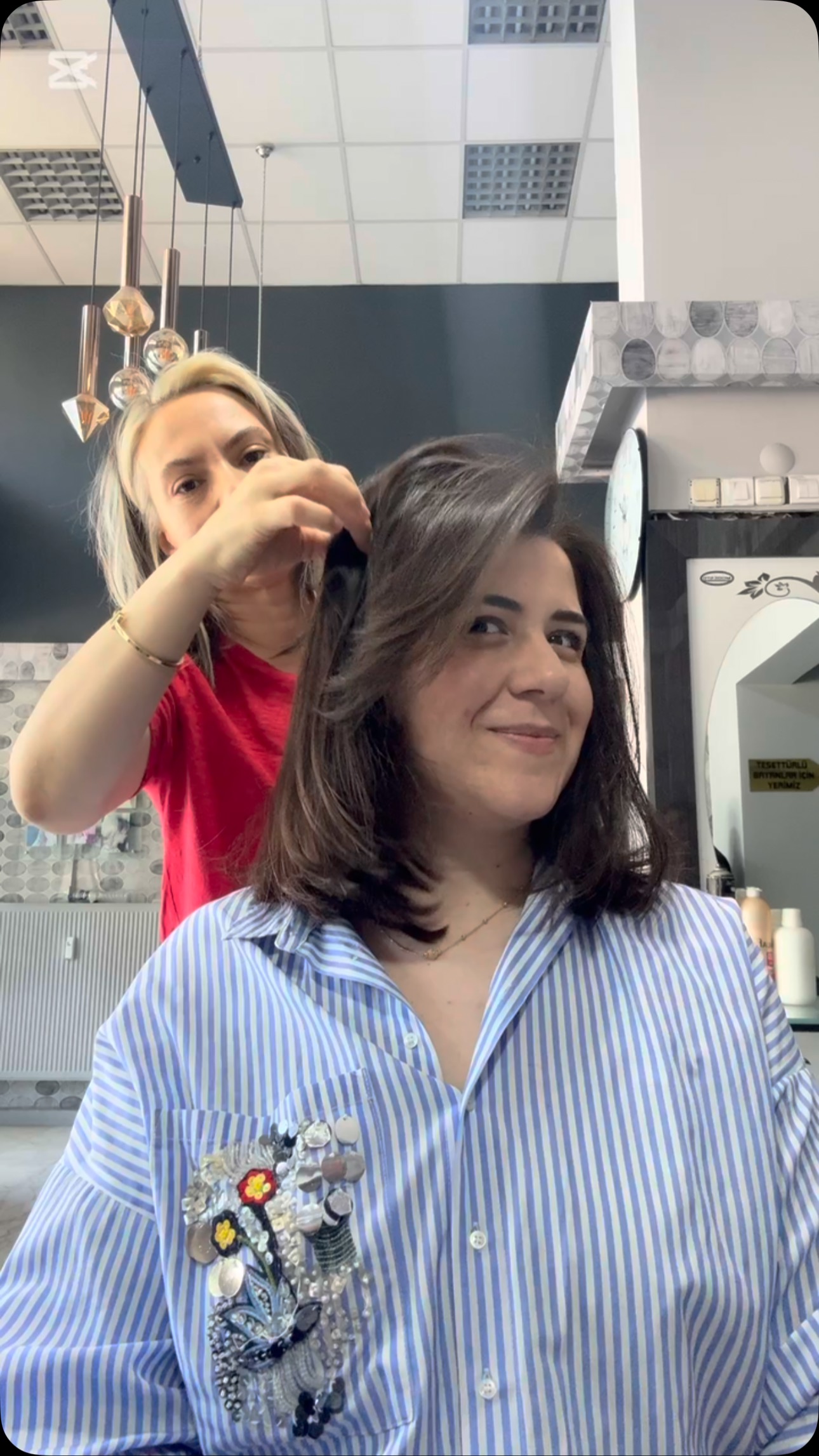 Afyonkarahisar'da Güzellik Hizmetleri Sunan Dora Bayan Kuaför Salonu