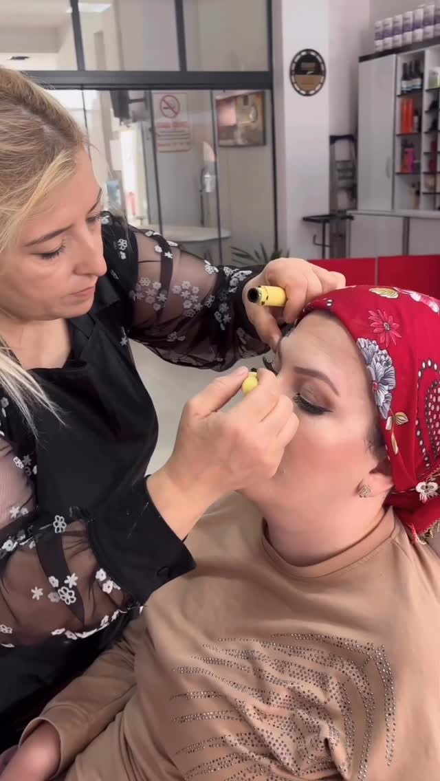 Sandıklı'da Rabia Mutlu Kuaför: Gelin Saçları ve Profesyonel Makyaj Hizmeti